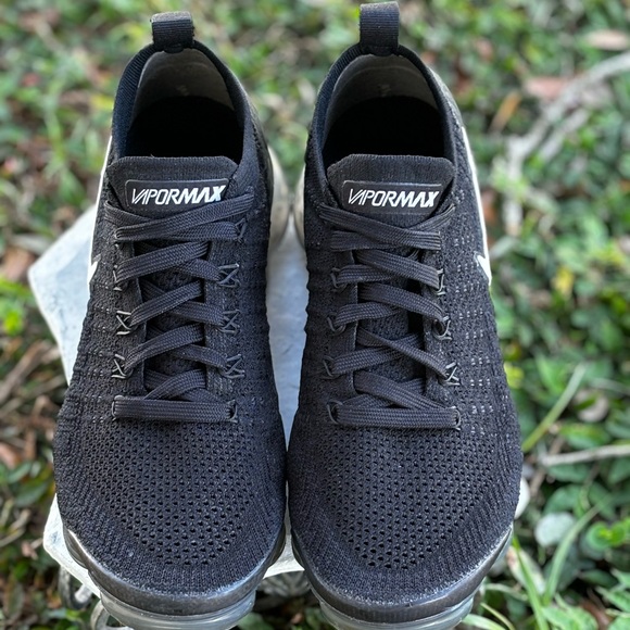 Wmns Air VaporMax Flyknit 2 ‘Black White’ 942843-001 sze 7.5 - Picture 2 of 8
